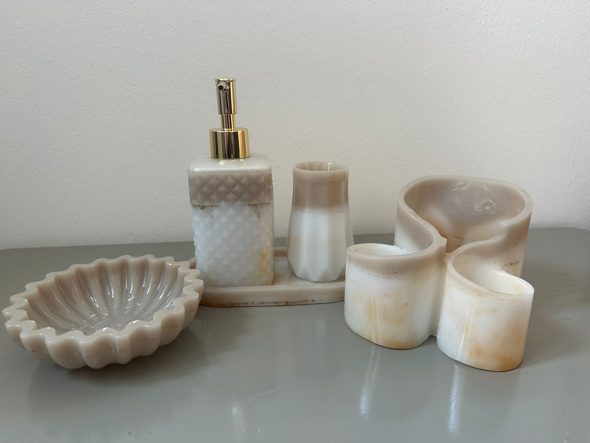 Helles Badezimmer-Set aus Epoxidharz